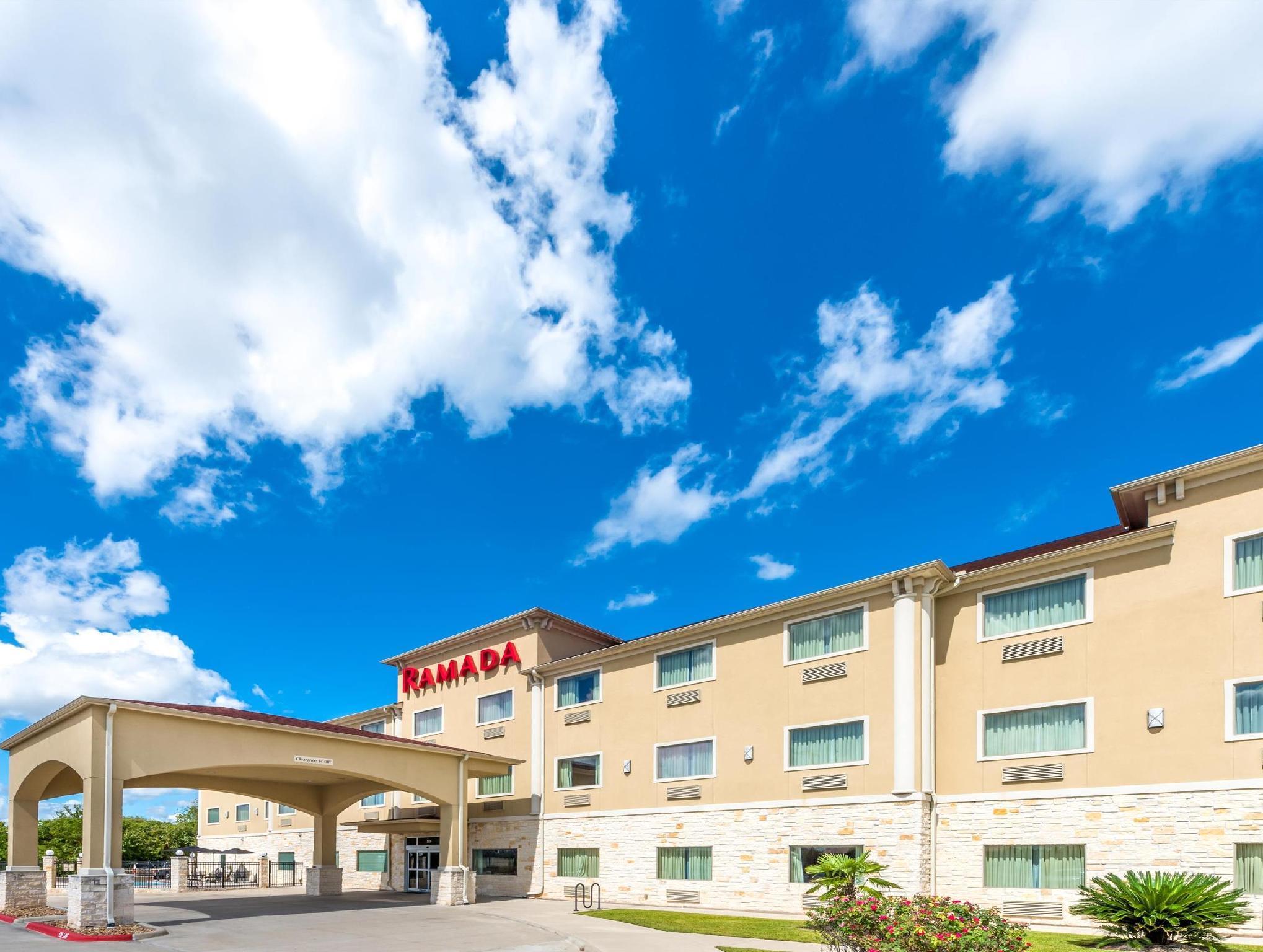 Ramada By Wyndham College Station Hotel Exterior photo